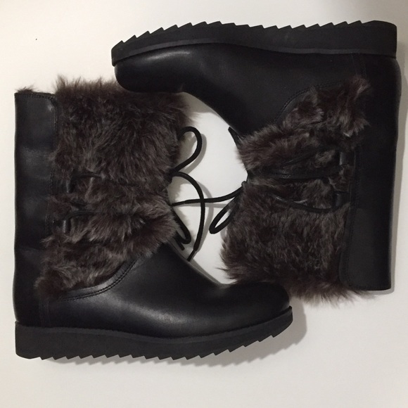 Clarks Shoes - 📣SALE 📣Clarks Black Leather/Faux Fur Boots 7.5